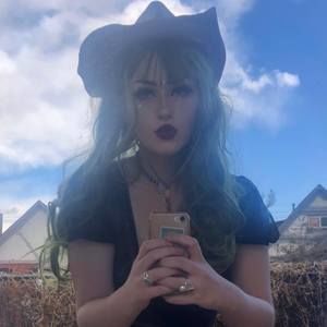 Meet your Posher, Molly